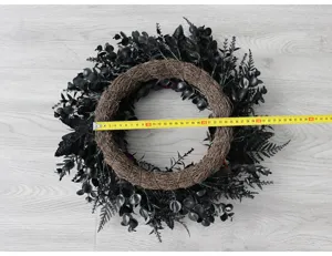 Halloween zwarte decoratieve krans met meetlint voor feest deur muur hangende decoratie.