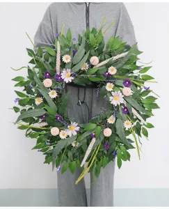 Künstlicher grüner Blätter Blumenkranz mit rosa Gänseblümchen für Haus Tür Wand Dekor