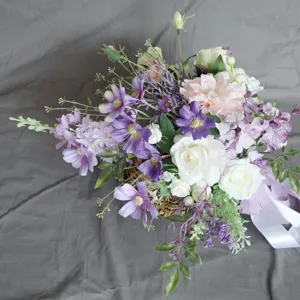 Ramo de flores artificiales para decoracion de bodas y exhibicion en mesa, estilo elegante.