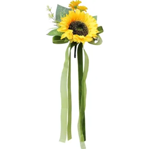 Bouquet de mariage de tournesol artificiel avec des rubans verts pour poignée de porte ou dossier.