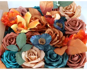 Detalle de la caja de rosas artificiales mixtas con hojas para manualidades y decoración.