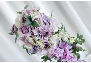 Künstlicher Tränen-Brautstrauß, lila und weiße Rosen für Hochzeitsfotografie Requisiten.
