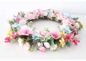 Wunderschöner künstlicher Blumenkranz für Heimdekoration, Türhänger und Frühlingswanddeko.