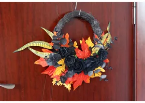 Halloween künstlicher Rosen Ahornblatt Kranz Detailansicht, Herbst Festtags Deko für Tür Wand.