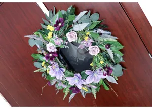 Frühlings künstlicher Blumenkranz Haustür Wandbehang Dekoration mit lila Rosen und Blättern