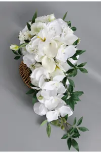Weisse künstliche Brautstrauß Kaskade Blumen Arrangement für Hochzeit Zeremonie Dekor.