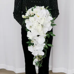 Eleganter Wasserfall Tropfenform Brautstrauß Seidenstoff Rose Calla Lilie Weiß Handgefertigter Künstlicher Blumenstrauß Für Hochzeit