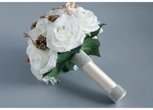 Künstlicher weißer Rosen Brautstrauß mit Strasssteinen für Hochzeitsfoto-Requisiten.