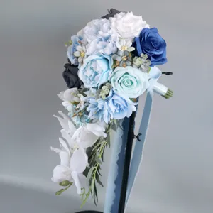 Kaskaden Brautstrauß künstliche Hochzeitsblumen blau weiß Rosen Orchideen handgemacht