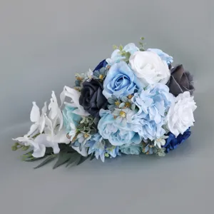 Atemberaubender kaskadenförmiger Brautstrauß künstliche Blumen für westliche Hochzeit.