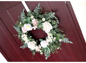 Guirnalda floral artificial de primavera con rosas y hojas verdes para decorar puertas.