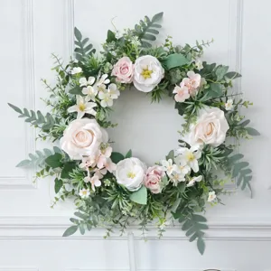 Guirnalda de flores artificiales con rosas blancas y rosas eucalipto para puerta pared