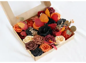Vista detallada caja de flores de rosas artificiales de otoño con follaje para manualidades.