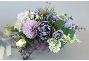 Exquisite künstliche Hochzeits-Brautstrauß, violette Rose und rosa Chrysantheme Dekoration.