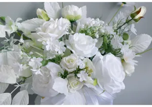 Weisser künstlicher Brautstrauss Seidenrosen Blumen für Hochzeitsdeko und Fotorequisiten.