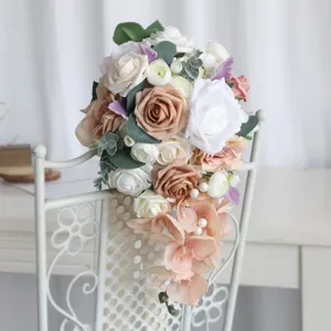 Künstlicher kaskadierender Brautstrauß Blumen für westliche Outdoor Hochzeit Requisite