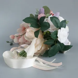 Künstlicher Braut-Hochzeitsstrauß mit weißen Rosen und rosa Orchideen für Zeremonie Haupt.