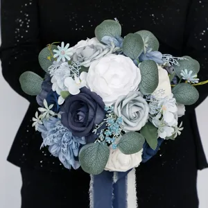 Eleganter Dunstig Blauer Hochzeits Brautstrauß Künstliche Seidenrosen Blumen Mit Band Eukalyptusblättern Romantische Fotorequisiten