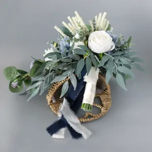 Künstlicher Tropfen Brautstrauß Seidenrose Eukalyptusblätter Heimdekoration Blumenarrangement.