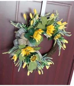Couronne de fleurs artificielles tournesol américaine avec nœud pour décoration murale de porte.