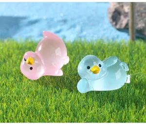 Mini figurine de canard en résine mignonne, parfaite pour micro-paysage et décoration.