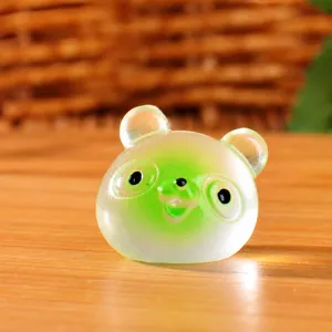 Detail de figurine d'ours en resine miniature avec texture translucide pour jolie deco.