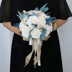 Bouquet sposa stile coreano rose bianche artificiali foglie blu nastro juta pizzo oggetti di scena