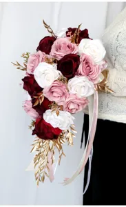 Künstlicher Kaskaden Brautstrauß für europäische Hochzeiten, elegante Wasserfall Blumen.