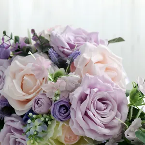 Bouquet di fiori artificiali, romantico rosa viola rose sposa matrimonio decorazione floreale.