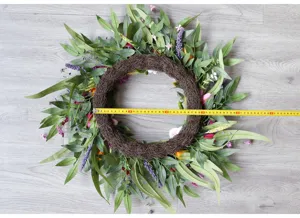 Künstlicher Frühlingskranz mit Tulpen und Lavendel für Haustür und Heimdekoration