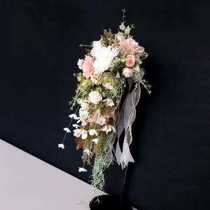 Ramo de novia artificial en cascada para bodas al aire libre, flores artificiales con cintas.