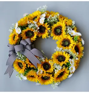 Kunstmatige zonnebloemkrans met strik voor voordeur decoratie en rustieke wandhangende.