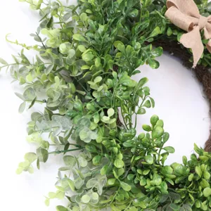 Ghirlanda di piante verdi artificiali con fiocco di juta per decorazione da appendere