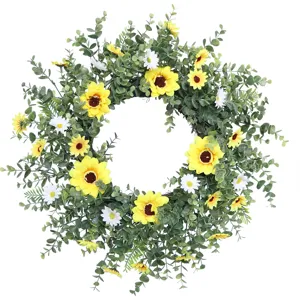 Kunstmatige eucalyptus krans met gele zonnebloemen en witte margrietjes voor thuis.