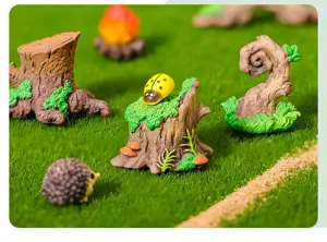 Kleine Kunstharz Miniatur-Set mit Baumstumpf, Marienkäfer und Igel für Gartendeko.
