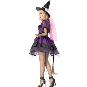 Costume de sorcière d'Halloween pour femme, robe violette à volants avec chapeau et voile.