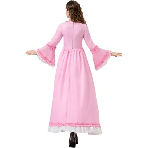 Vue arrière détail de la robe de cosplay lolita gothique rétro cour médiévale rose.