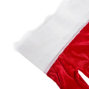 Vista dettagliata del costume di Natale in velluto rosso da donna con finitura in peluche.