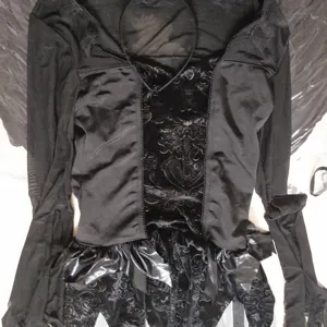 Costume d'ange gothique noir pour femmes, robe cosplay d'Halloween en velours et tulle.