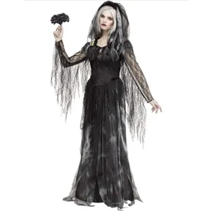 Vista dettagliata del costume da sposa fantasma gotico, con maniche in pizzo nero e velo coordinato.