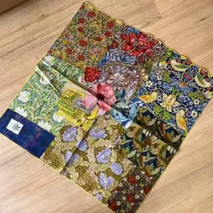 Petit carré patchwork peinture huile vintage, foulard bandeau imprimé floral rétro.