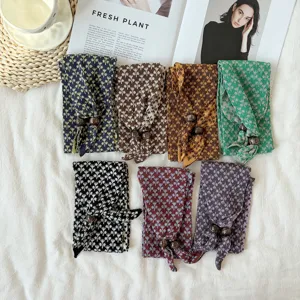 Retro Japanese autumn winter knitted small scarf, fashionable jacquard neck accessory detail.