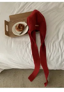 Confortevole cappello sciarpa lavorato a maglia con nastro rosso, caldo berretto invernale.