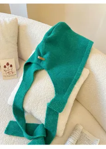 Set sciarpa e passamontagna in maglia verde, morbido e caldo cappuccio invernale con nastri lunghi.