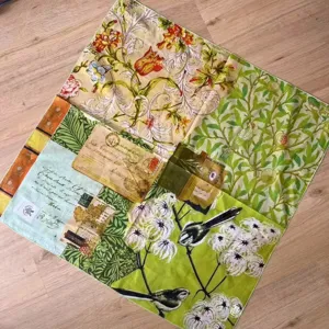 Foulard carré en coton patchwork floral vintage, bandana artistique rétro pour femmes.