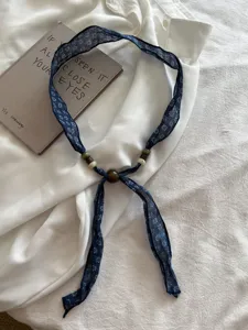 Donkerblauwe linnen lint kralen ketting vintage literaire stijl bloemen sjaal sieraden vrouw