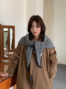 Autumn winter stylish contrast edge triangular scarf shawl Korean style neck warmer