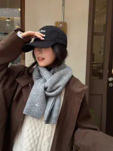 Morbida e calda sciarpa invernale spessa in lana stile coreano con cappello casual.