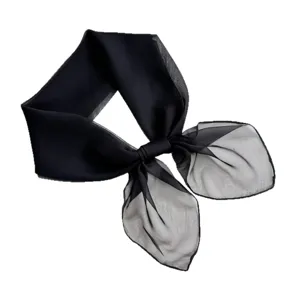 Schwarzes leichtes Chiffontuch quadratisch minimalistischer koreanischer Stil elegant.