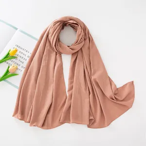 Sciarpa lunga hijab in modal plissettato a tinta unita per donna, traspirante e leggera.